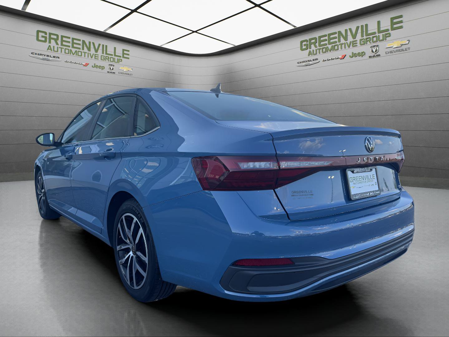 Used 2025 Volkswagen Jetta SE FWD image 4