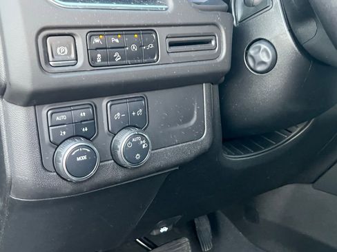 Used 2022 Chevrolet Tahoe Premier AWD/4WD image 31