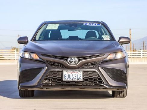 Used 2021 Toyota Camry SE image 4