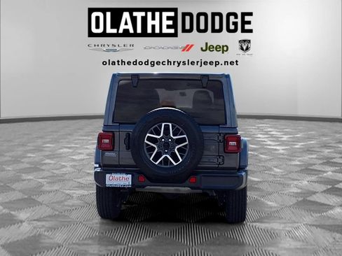 Used 2025 Jeep Wrangler Unlimited Sahara AWD/4WD image 28
