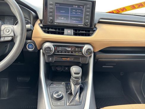 Used 2020 Toyota RAV4 XLE AWD/4WD image 12
