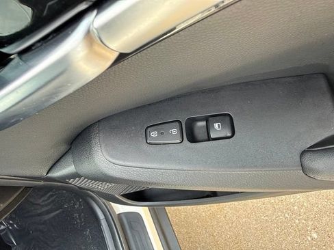 Used 2022 Kia Seltos S FWD image 17