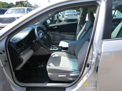 Used 2014 Toyota Camry FWD image 12