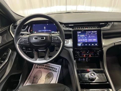 Used 2023 Jeep Grand Cherokee Altitude image 18