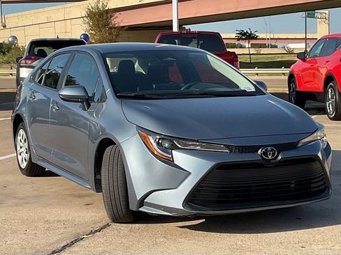 Used 2025 Toyota Corolla LE FWD image 3