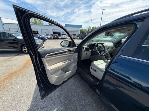 Used 2022 Volkswagen Atlas SE w/ Black Wheel Package AWD/4WD image 16