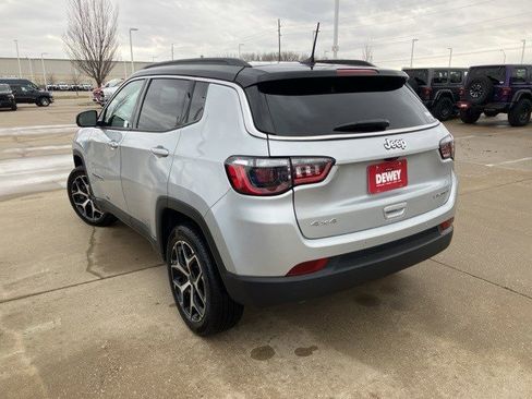 Used 2025 Jeep Compass Limited image 8