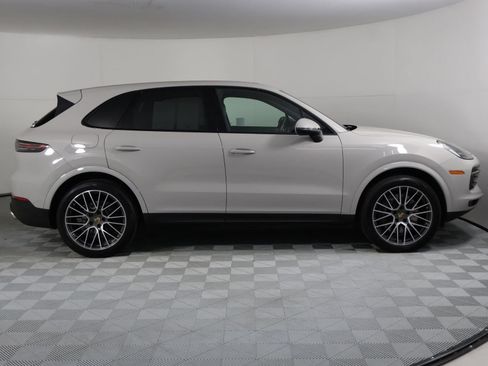 Certified 2023 Porsche Cayenne AWD/4WD image 8