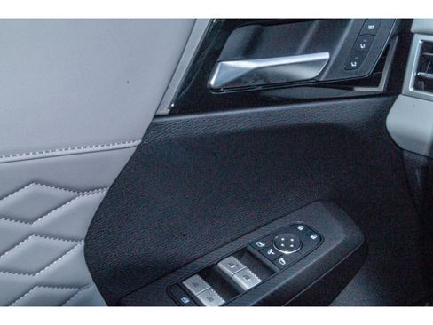 New 2025 Mitsubishi Outlander image 23