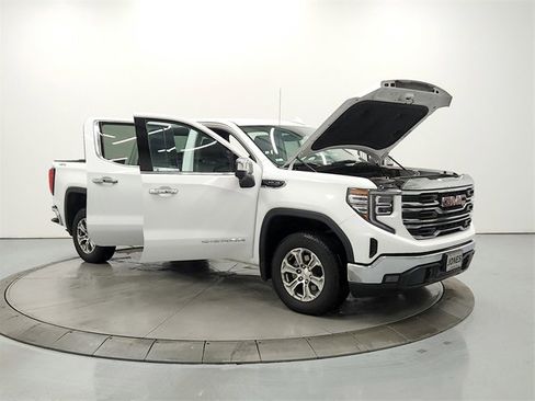Used 2025 GMC Sierra 1500 SLT image 9