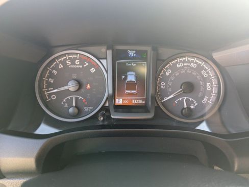 Used 2021 Toyota Tacoma TRD Off-Road AWD/4WD image 17