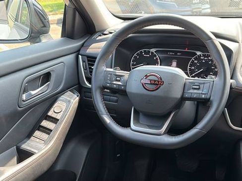 Certified 2025 Nissan Rogue SV AWD/4WD image 24