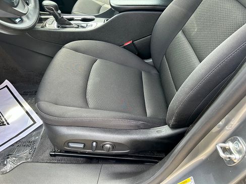 Used 2024 Chevrolet Malibu LT FWD image 11