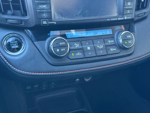 Used 2016 Toyota RAV4 SE image 19