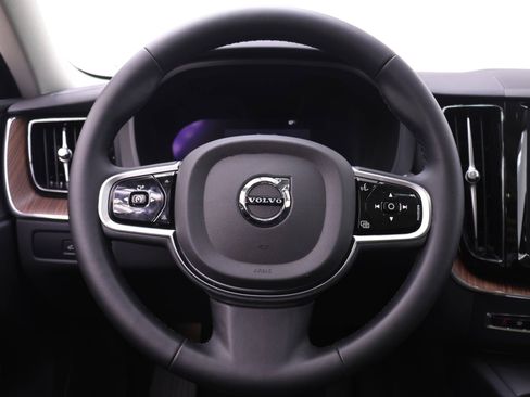 Used 2023 Volvo XC60 B5 Plus w/ Climate Package AWD/4WD image 17