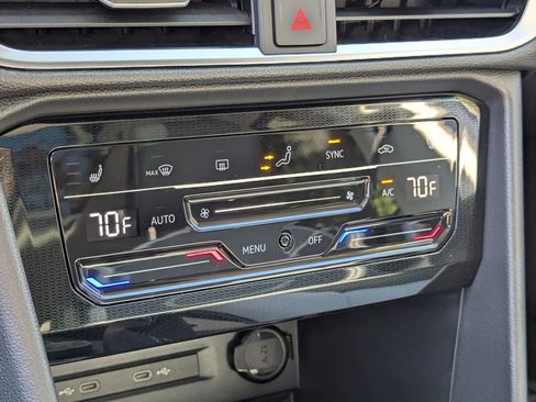 Used 2025 Volkswagen Taos SE w/ Panoramic Sunroof Package image 20