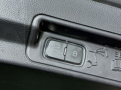 Used 2022 Ford Explorer Limited image 31