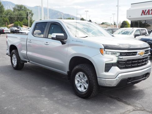 Used 2022 Chevrolet Silverado 1500 LT AWD/4WD image 3