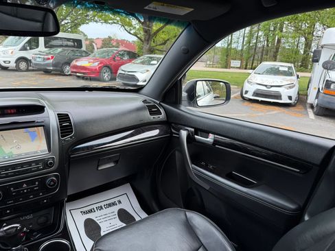 Used 2015 Kia Sorento SX image 40