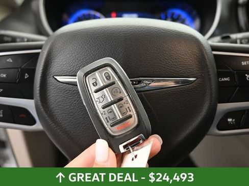 Used 2024 Chrysler Pacifica Touring-L FWD image 36
