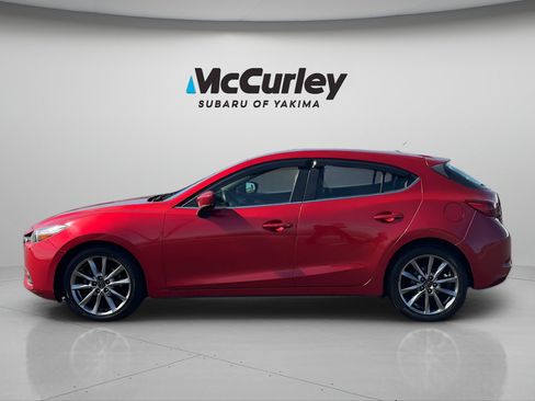 Used 2018 MAZDA MAZDA3 Touring FWD image 3
