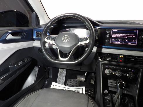 Used 2024 Volkswagen Taos SE w/ Panoramic Sunroof Package AWD/4WD image 15
