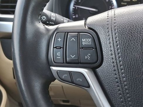 Used 2019 Toyota Highlander Limited image 22