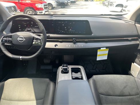 New 2023 Nissan Ariya EVOLVE+ image 17