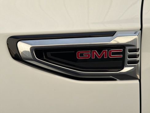 Used 2025 GMC Yukon Denali image 23