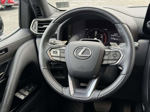 Used 2025 Lexus LX 600 4WD w/ Luxury Package image 9
