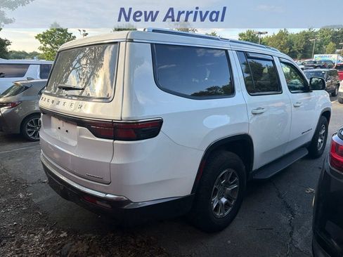 Used 2022 Jeep Wagoneer Series I AWD/4WD image 3