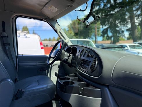 Used 2006 Ford E-350 and Econoline 350 Super Duty RWD image 23