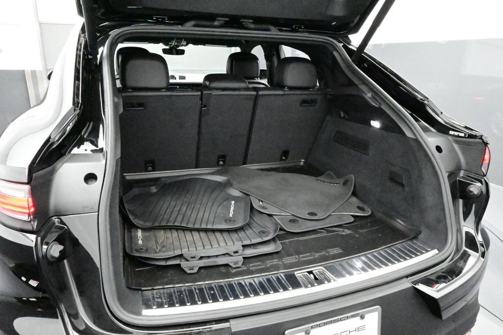 Certified 2023 Porsche Cayenne Coupe w/ Premium Package AWD/4WD image 16