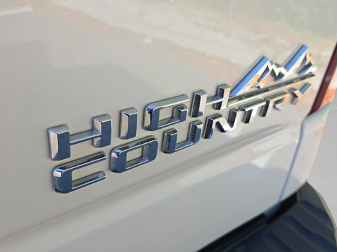 Used 2023 Chevrolet Silverado 1500 High Country w/ High Country Premium Package AWD/4WD image 36