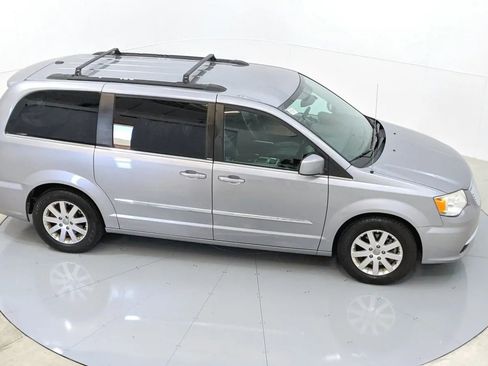 Used 2014 Chrysler Town & Country Touring image 42