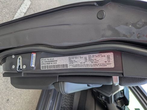 Used 2022 Jeep Grand Cherokee L Limited AWD/4WD image 45