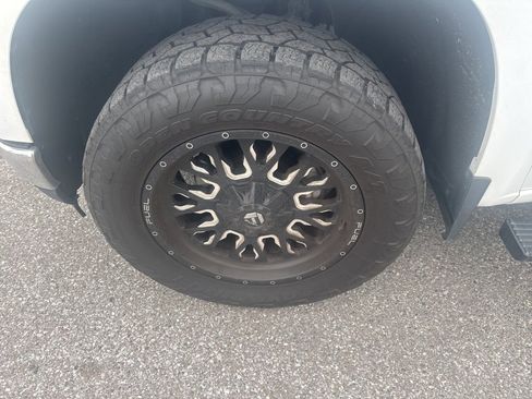 Used 2020 Chevrolet Silverado 1500 LT w/ All-Star Edition image 12