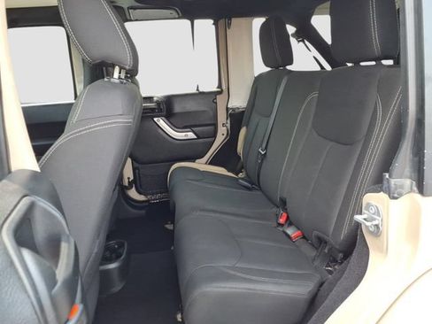 Used 2016 Jeep Wrangler Unlimited Sahara w/ Connectivity Group AWD/4WD image 12