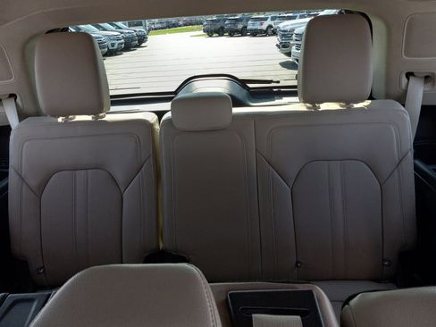 Used 2024 Ford Expedition Limited AWD/4WD image 16