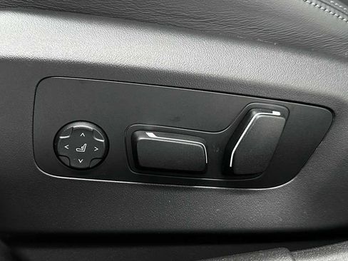 Used 2025 BMW M5 w/ Carbon Package image 12