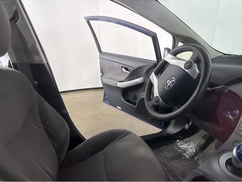 Used 2014 Toyota Prius Three image 5