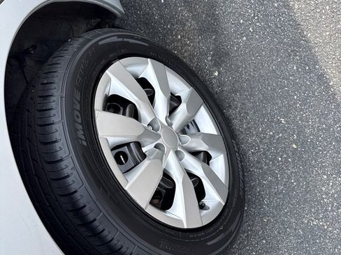 Used 2016 Toyota Corolla LE FWD image 7