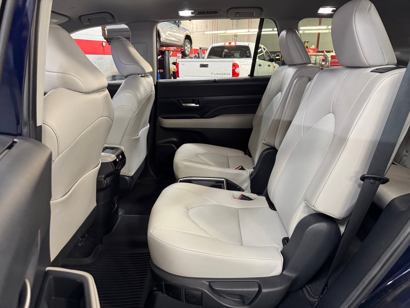 Certified 2025 Toyota Grand Highlander FWD image 17
