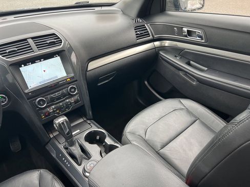 Used 2018 Ford Explorer XLT w/ Equipment Group 202A image 25