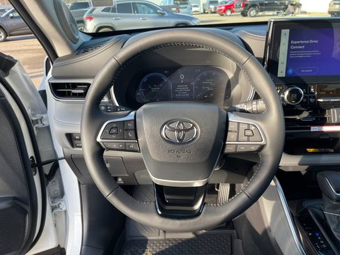 New 2026 Toyota Highlander Platinum AWD/4WD image 26