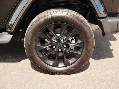 Used 2025 Jeep Wrangler Unlimited Sahara image 10