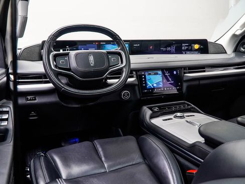 Used 2025 Lincoln Navigator Reserve AWD/4WD image 16