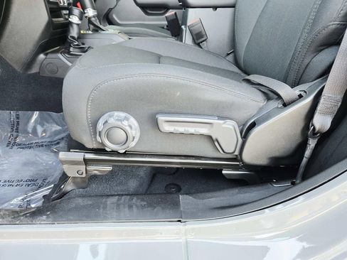 Used 2022 Jeep Wrangler Sport S image 38