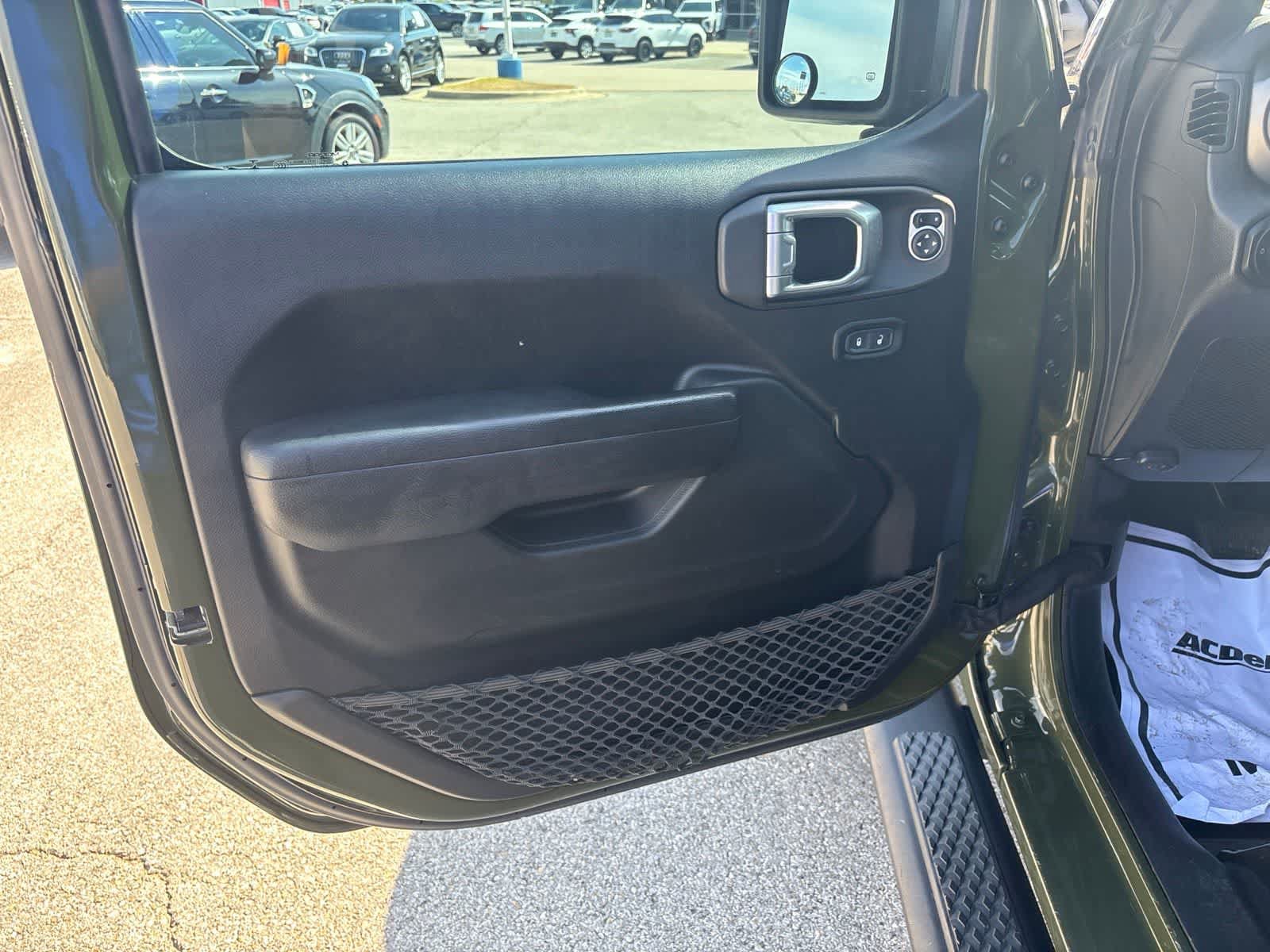 Used 2023 Jeep Gladiator Sport AWD/4WD image 6