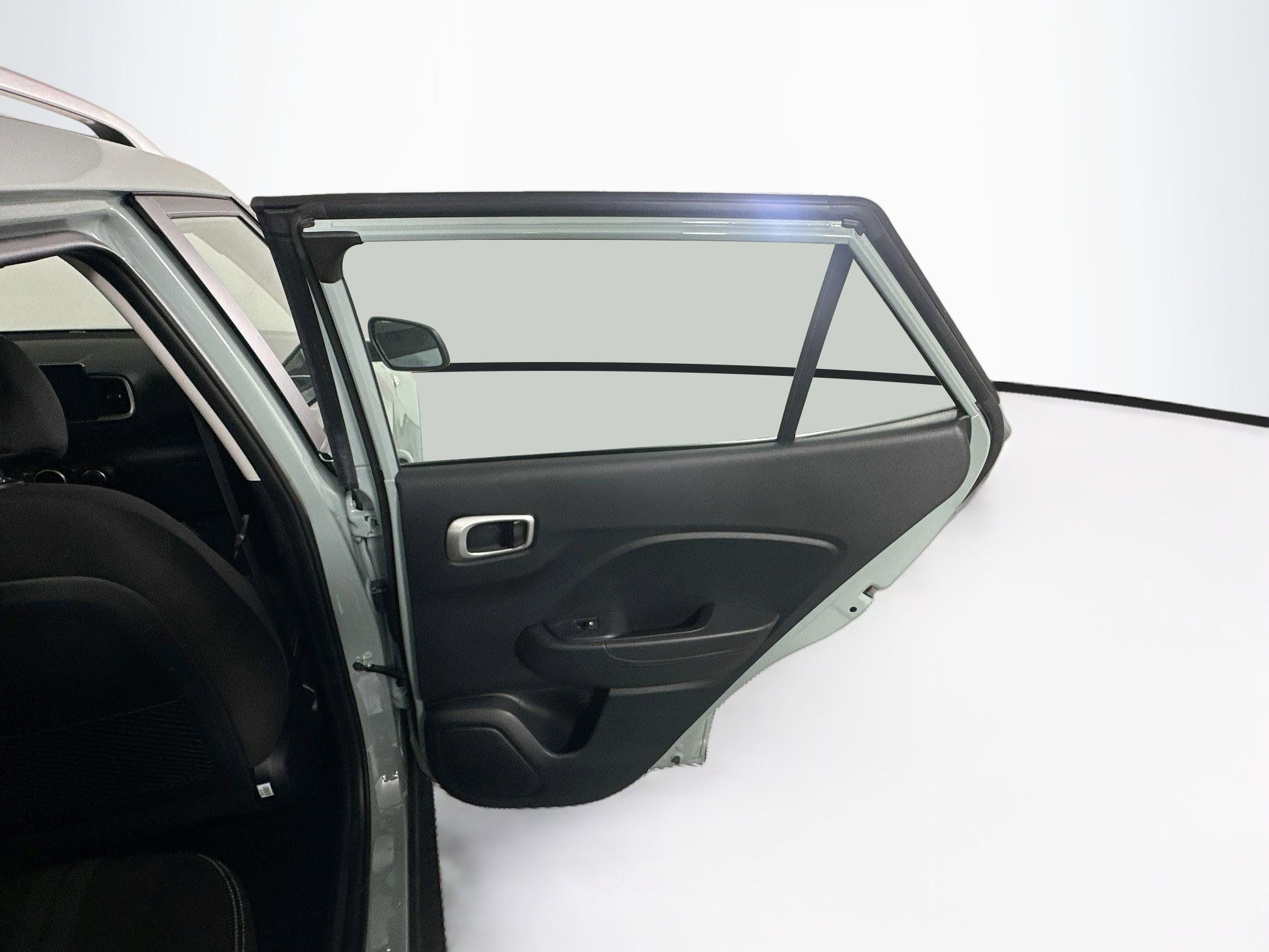 Used 2025 Hyundai Venue SEL FWD image 29